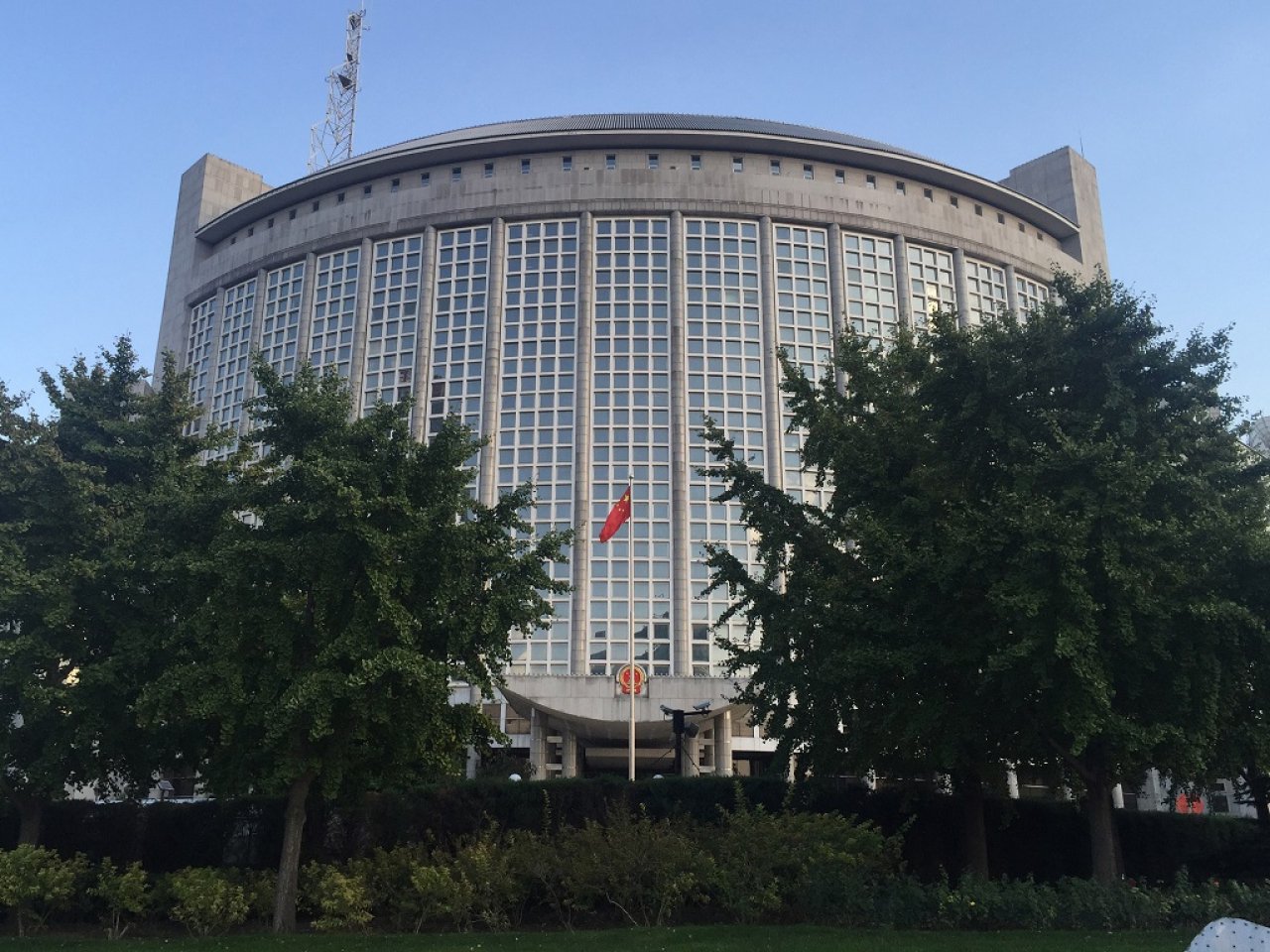 外交部說，一段時間以來，中方同緬甸等國積極合作，打擊跨境電信網絡詐騙犯罪，取得顯著成效。（港台圖片）