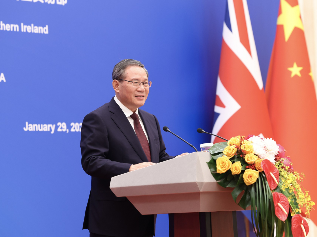 李強在北京人民大會堂出席中英企業家委員會會議閉幕式。（新華社）