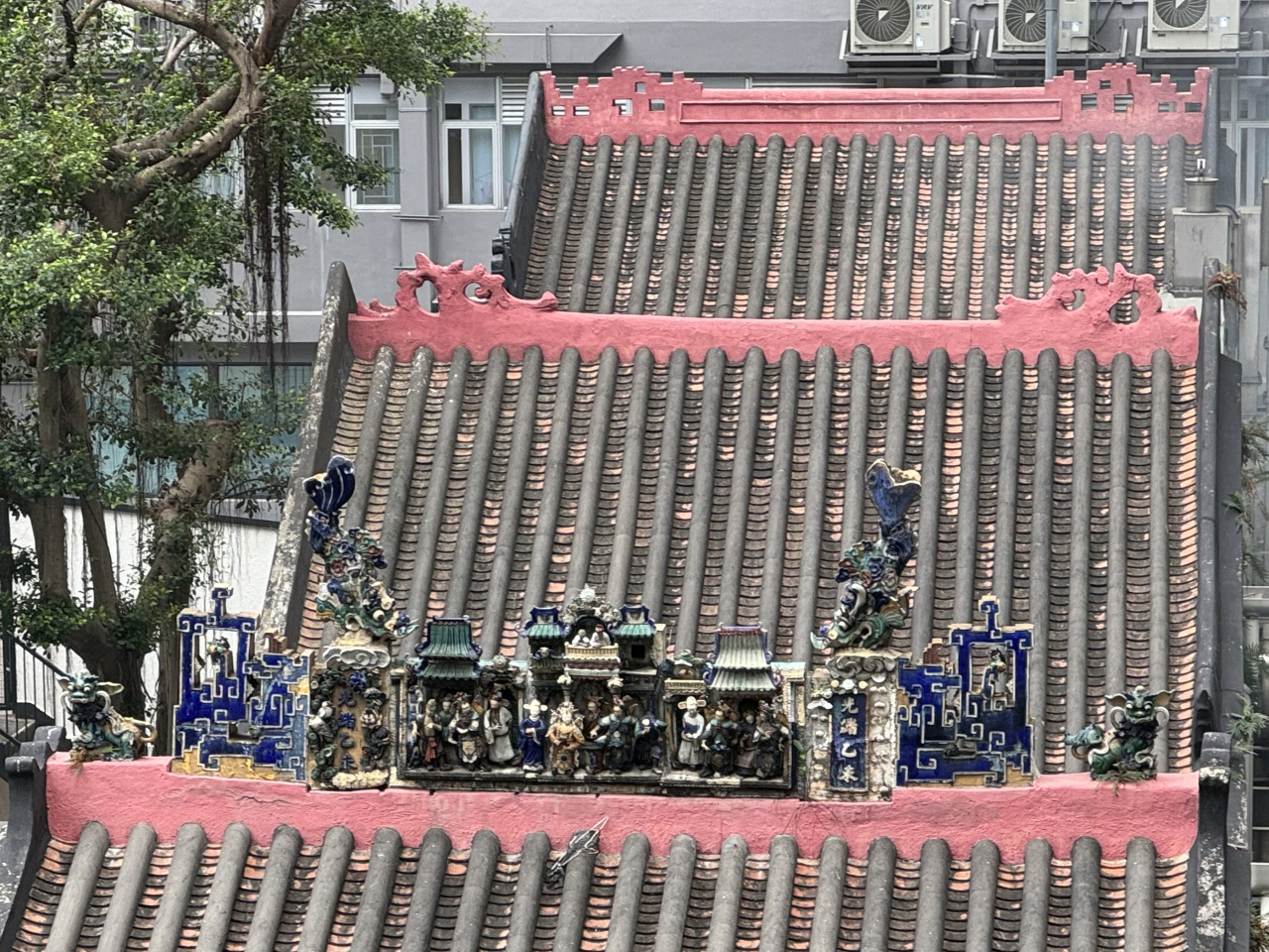 The Shiwan ceramics on the ridge of Kwong Fook Tsz are the most prominent architectural feature. Photo courtesy Information Services Department