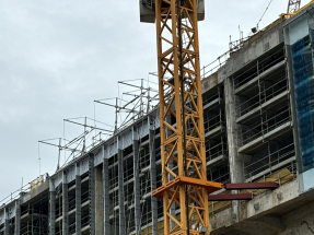 本港去年私人住宅施工量及落成量都跌，但單計第4季兩個數字按季都止跌回升。（港台圖片）