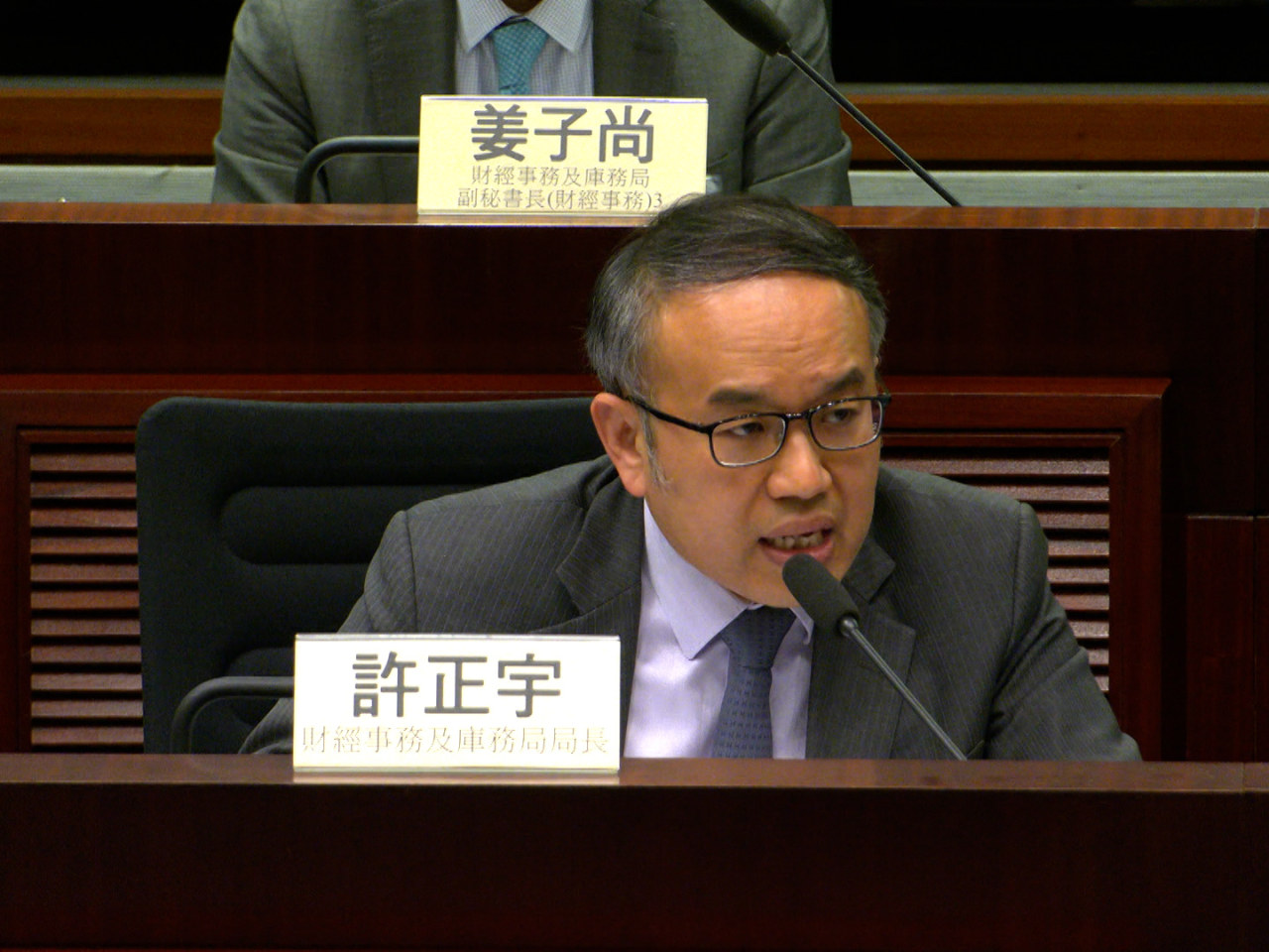 許正宇表示，截至本月下旬，已經有14宗企業遷冊至本港的申請獲批，公司註冊處正處理其餘近20宗申請。