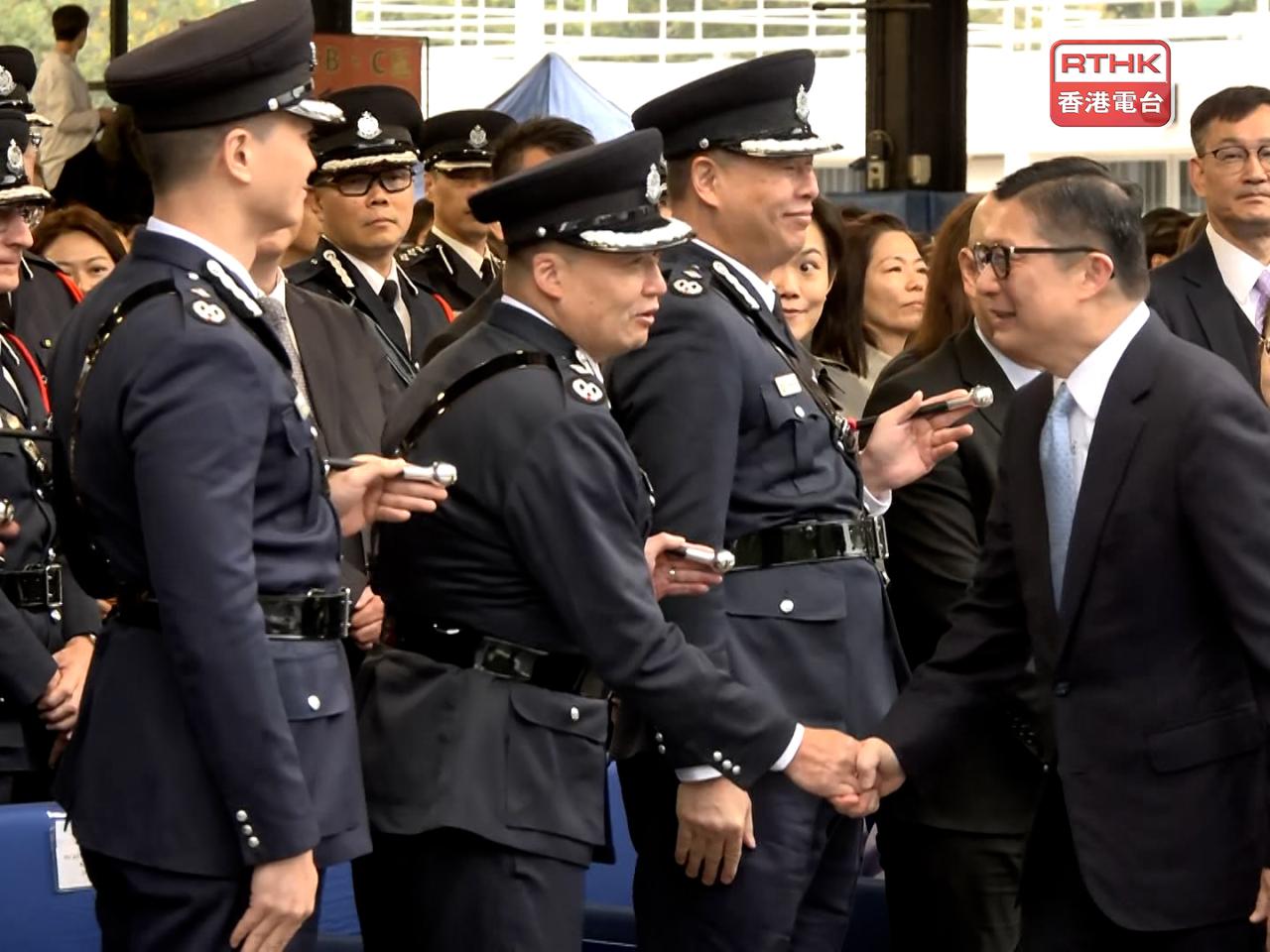 鄧炳強提醒警員必須謹守崗位、盡忠職守。（廖漢榮攝）