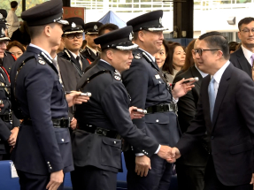 鄧炳強檢閱畢業見習督察和學警　稱警員必須謹守崗位、盡忠職守