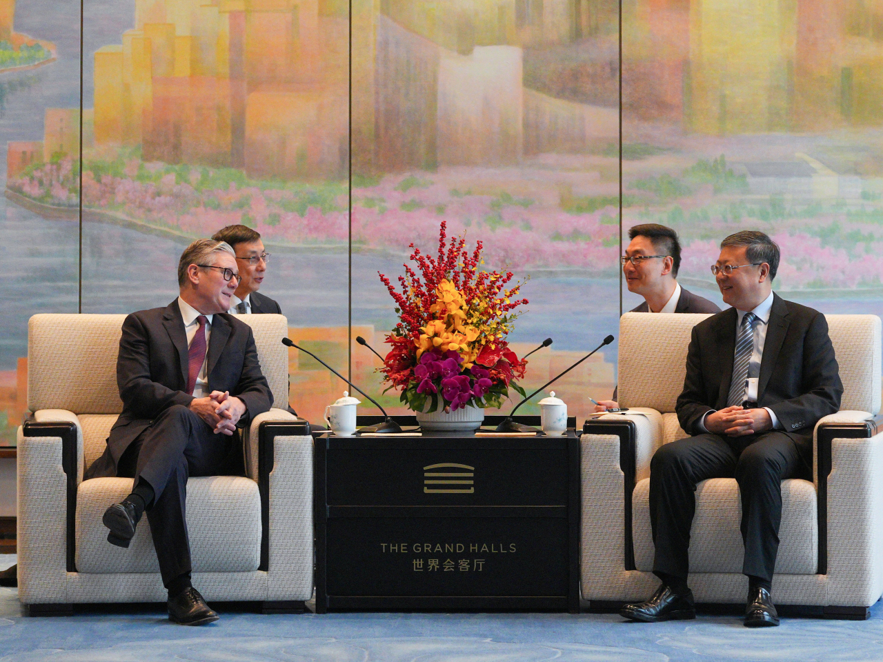 施紀賢與上海市委書記陳吉寧會面。（路透社）