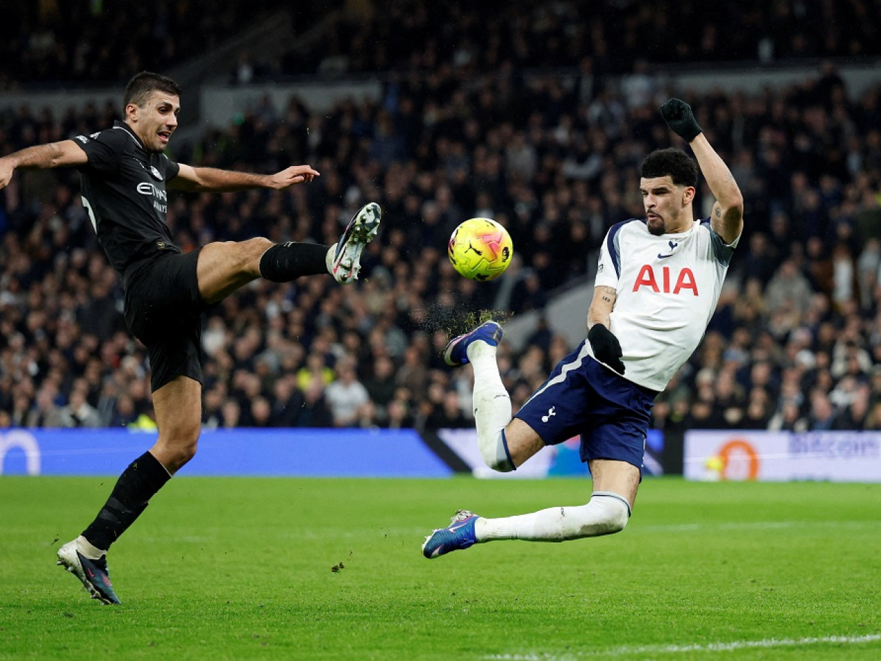 The rarely-seen scorpion kick from Dominic Solanke earned Spurs a share of the points. Photo: Reuters