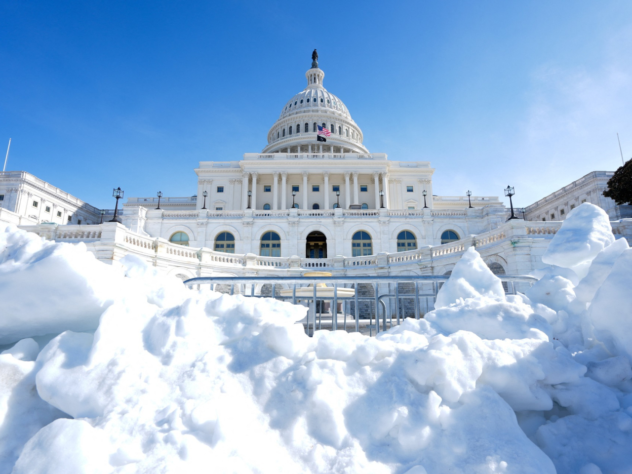 A persistent snowstorm across the US has kept some House Representatives out of town, delaying a vote to end the partial government shutdown. Photo: Reuters