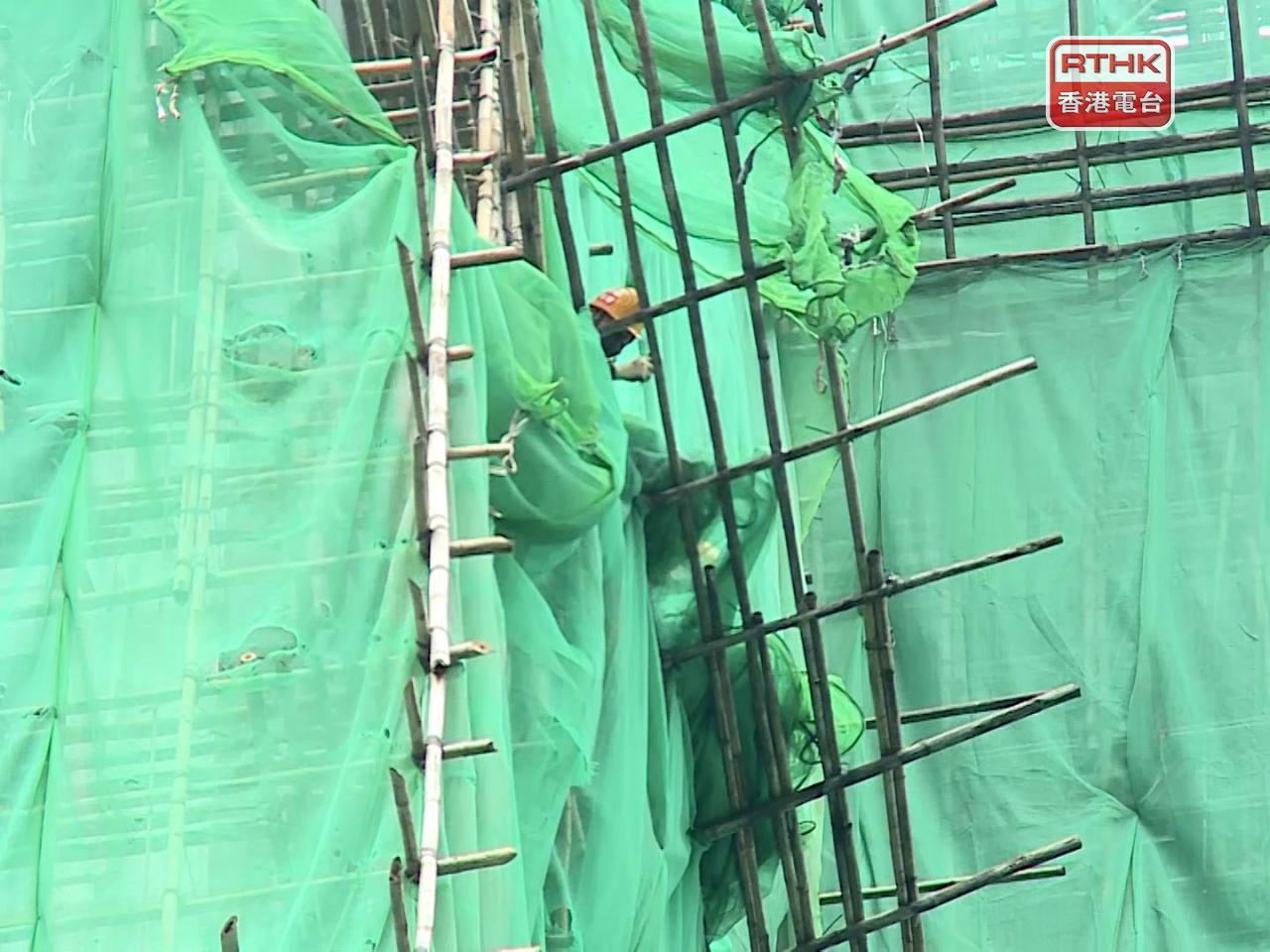 A leading construction industry union says a fixed penalty of up to HK$5,000 for smoking breaches will still pose enough of a deterrent to workers. File photo: RTHK