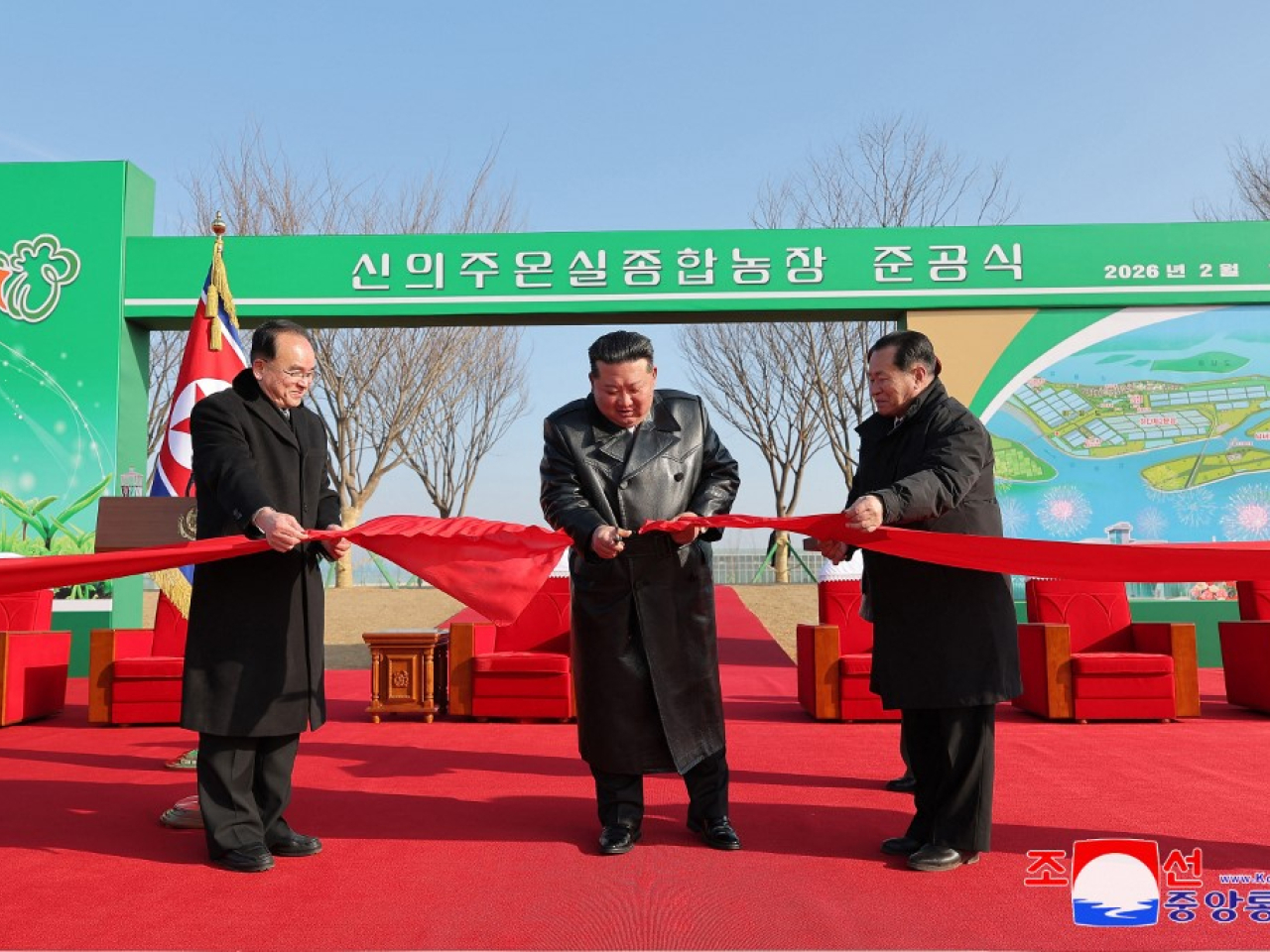 金正恩出席新義州溫室綜合農場竣工儀式。（法新社）