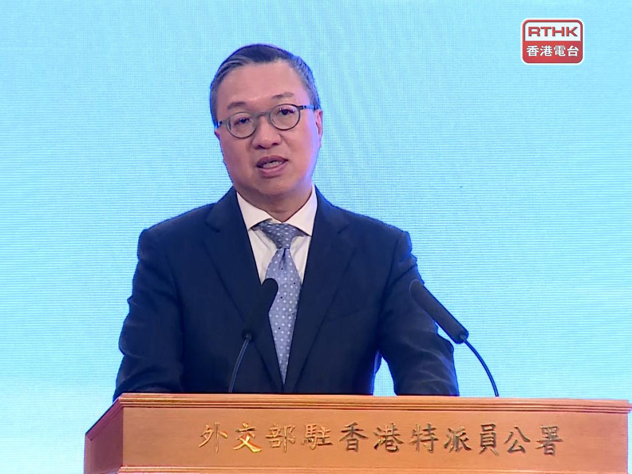 林定國指香港年青法律專業人員將可借調至國際調解院工作。（梁禎祥攝）