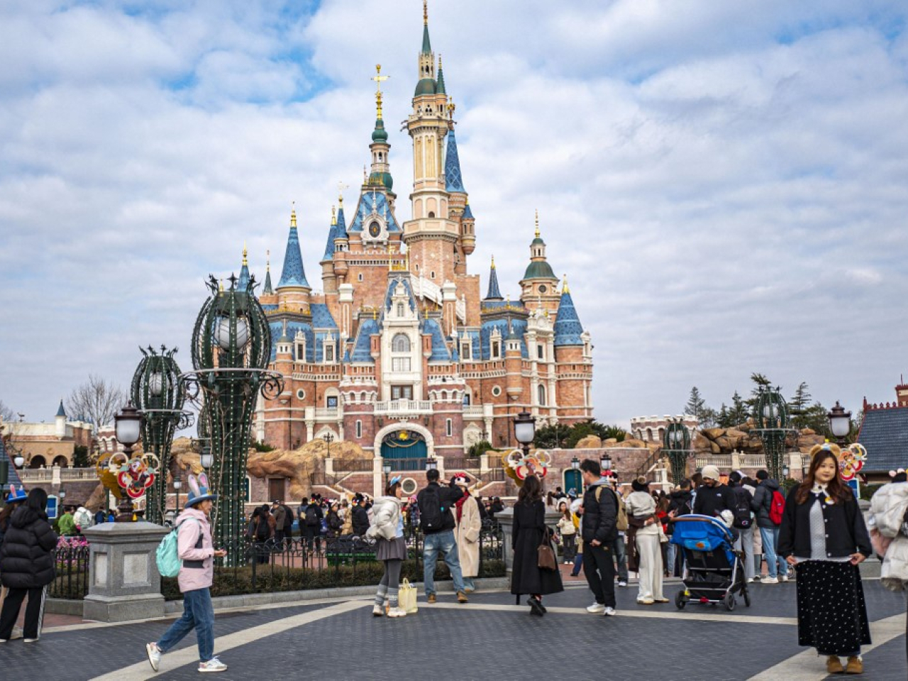 華特迪士尼上季盈利按年升逾6%至24億美元，經調整每股盈利1.63美元，按年跌逾7%，好過市場預期。（法新社資料圖片）