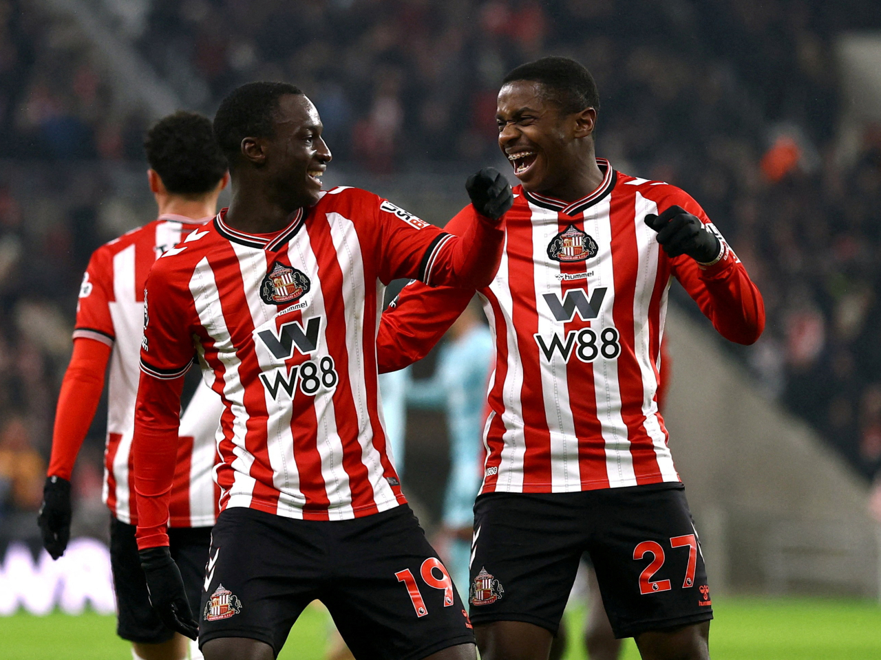 新特蘭球員在入球後慶祝。（路透社）