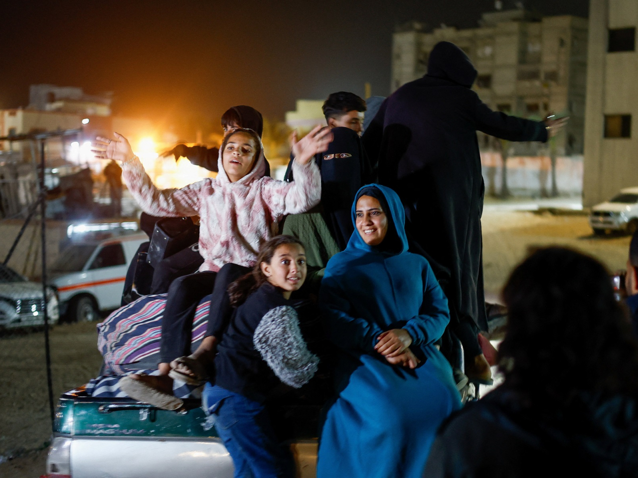Palestinians coming from the Rafah border crossing between Gaza and Egypt arrive at Nasser Hospital in Khan Younis in the southern Gaza Strip. Photo: Reuters