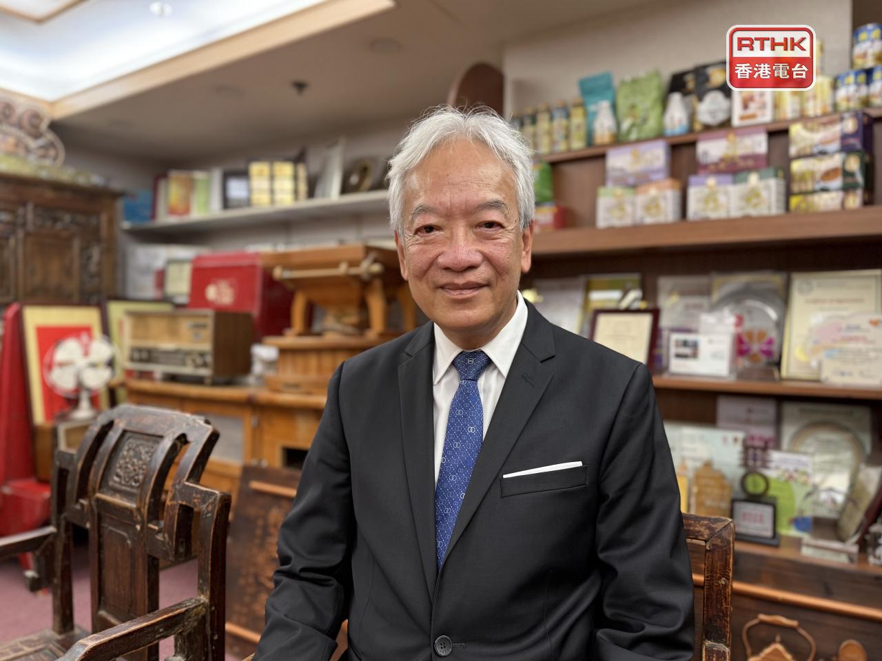 黃家和表示歡迎，表示不少人有飼養狗隻，相信市民都會希望用餐時可以帶同狗隻在身邊，因此寵物友善餐廳有一定需求。（港台圖片)