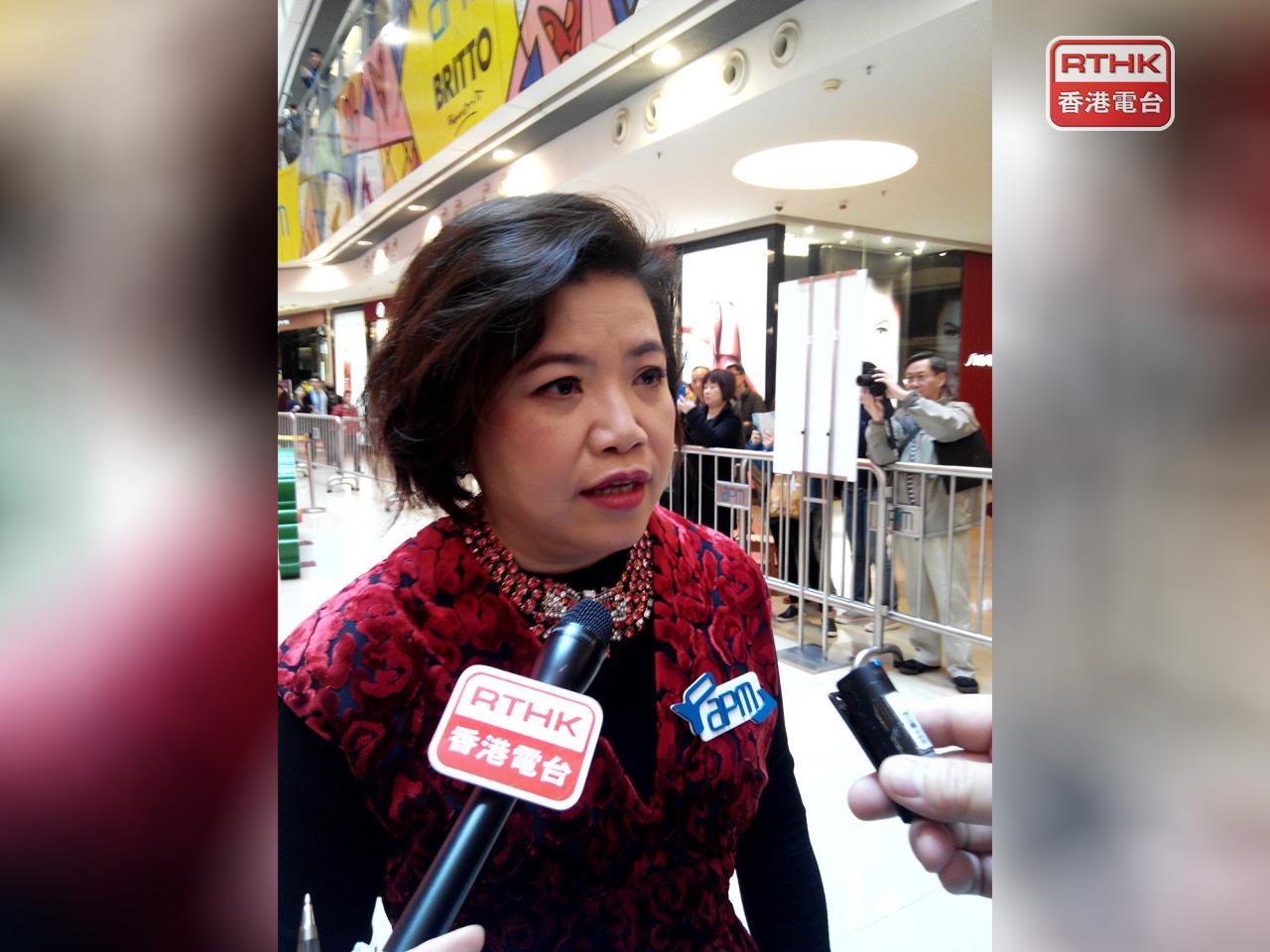 新鴻基地產表示，執行董事馮秀炎因健康理由提出請辭獲接納，即日生效。集團指，近日媒體報道提及有關事項，正進行檢視，並會作出適當跟進。（港台圖片）