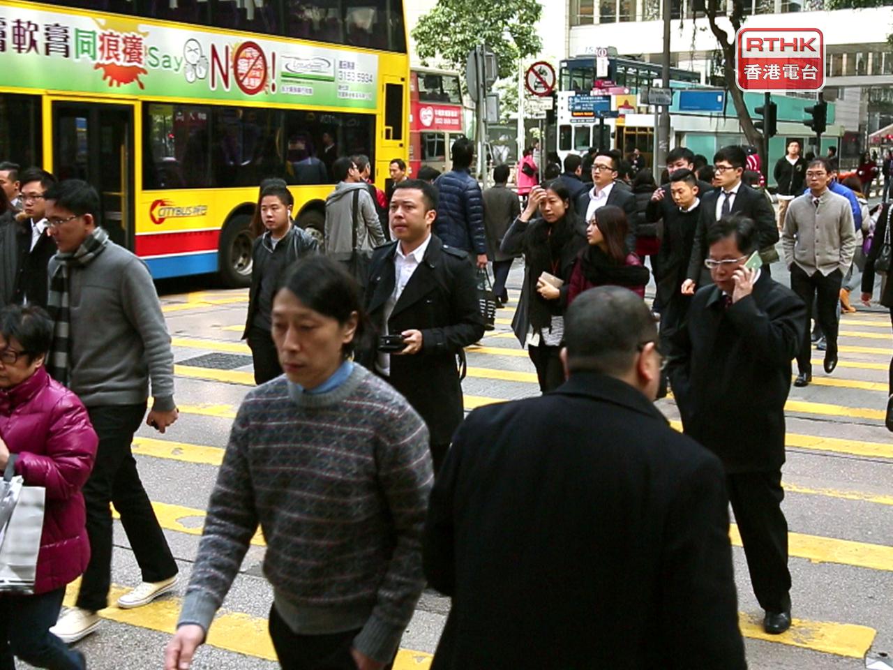 GUM公布，1月強積金綜合指數報296.2點，升3.4%，強積金人均賺11085元。（港台圖片）