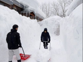 Death toll rises as northern Japan is snowed under