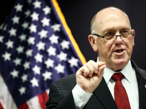 霍曼強調聯邦移民執法行動不會結束。（法新社）