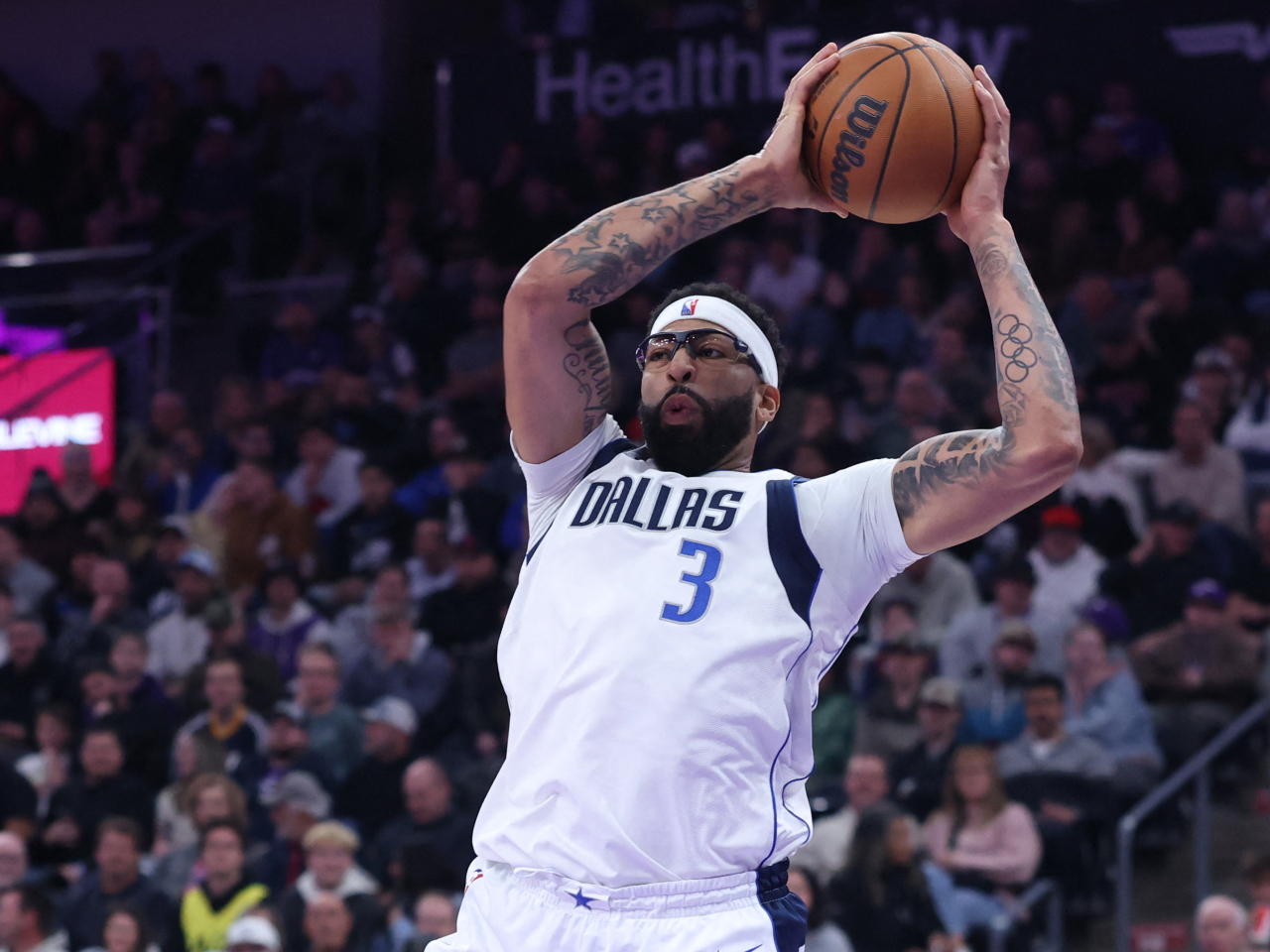 Davis was limited to only 29 games in a Mavs uniform due to a variety of injuries. Photo: Reuters