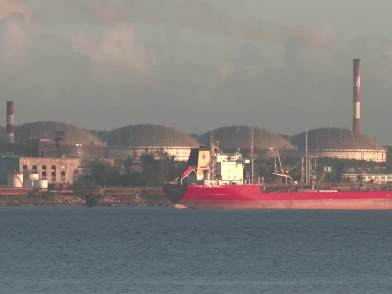 俄羅斯駐古巴大使科羅內利表示，俄羅斯將繼續向古巴供應石油。（路透社資料圖片）