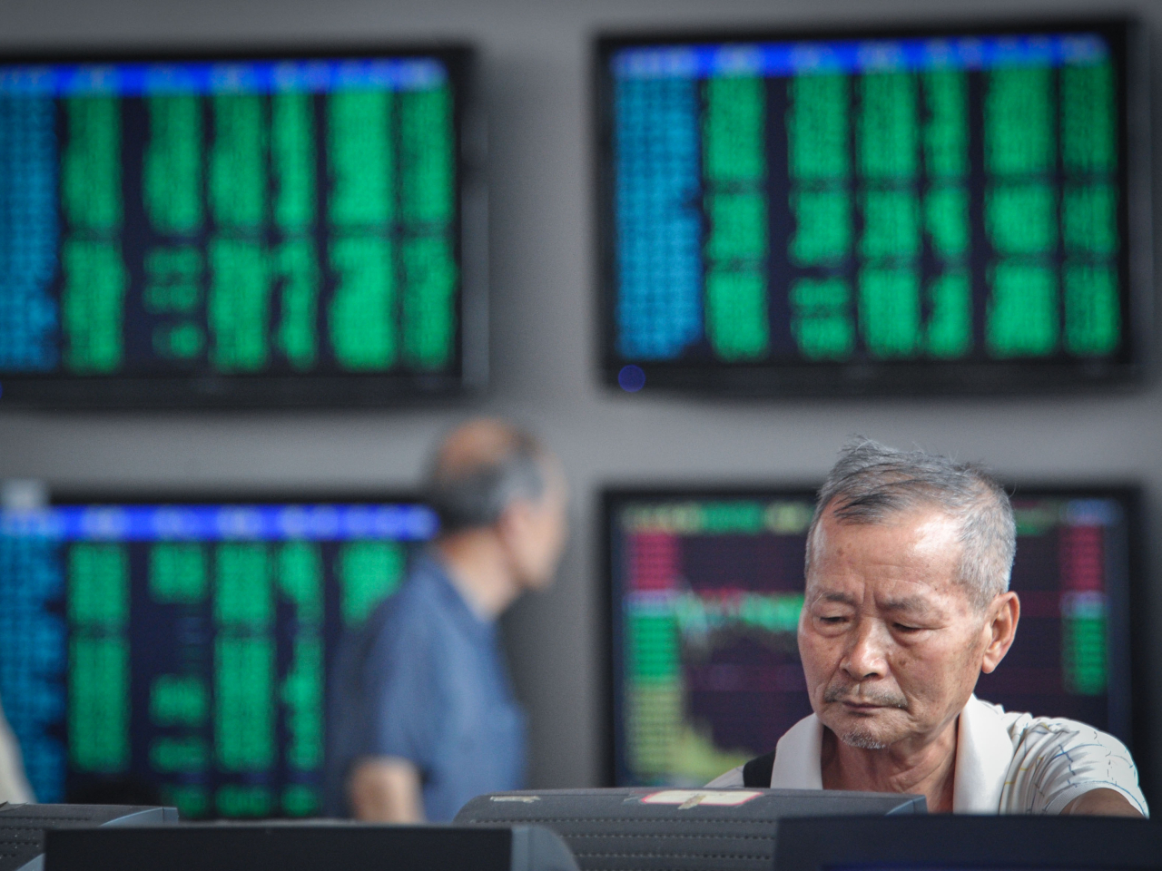 上證綜合指數半日跌幅1.03%，創業板指數跌1.94%。（新華社資料圖片）