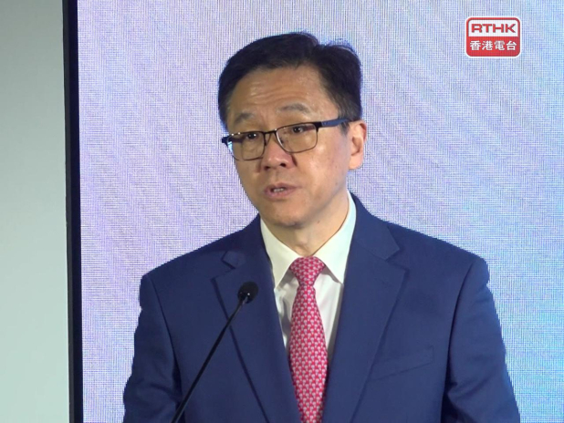 創新科技及工業局局長孫東出席在「AI with HKPC」智慧AI方案展開幕禮致辭表示，特區政府一直循科研、算力、數據、人才以及資金等方面全方位推動AI發展，穩步推進多項政策措施。（郭志強攝）