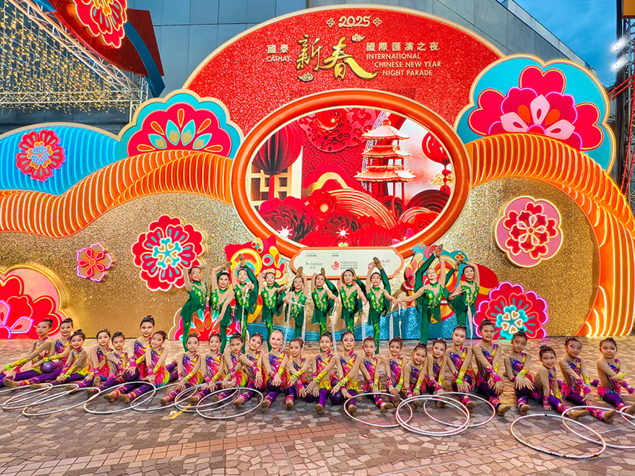 旅發局主辦的新車花車匯演，年初一晚在尖沙咀舉行。（旅發局提供）