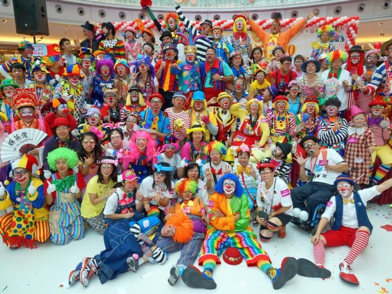 巡遊結束後，初二起各花車與表演團隊將延續至全城多區展出與演出。（旅發局提供）