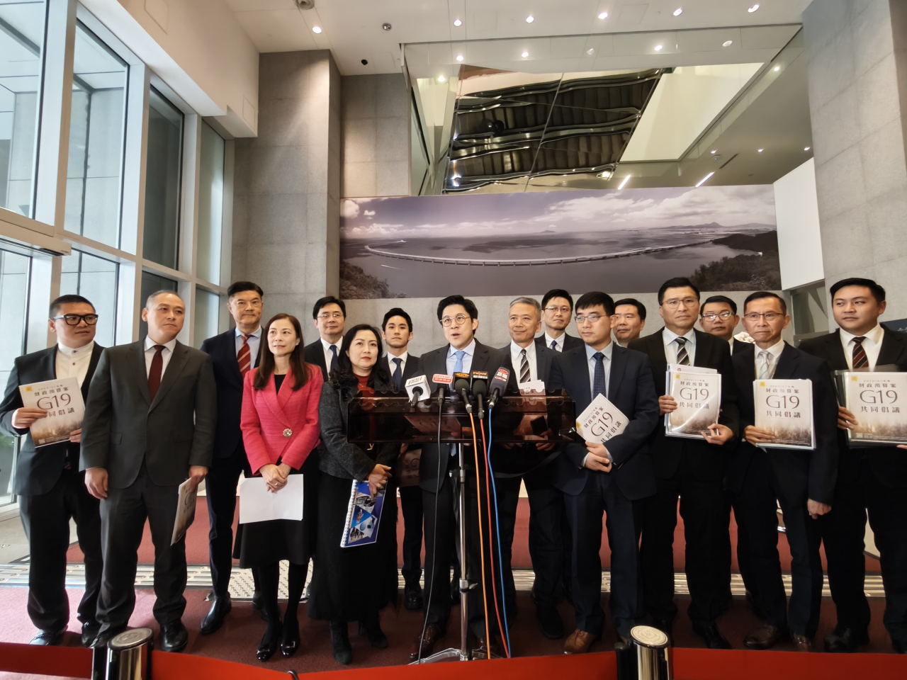 立法會G19議員在會見財政司司長陳茂波後見記者。（G19提供)