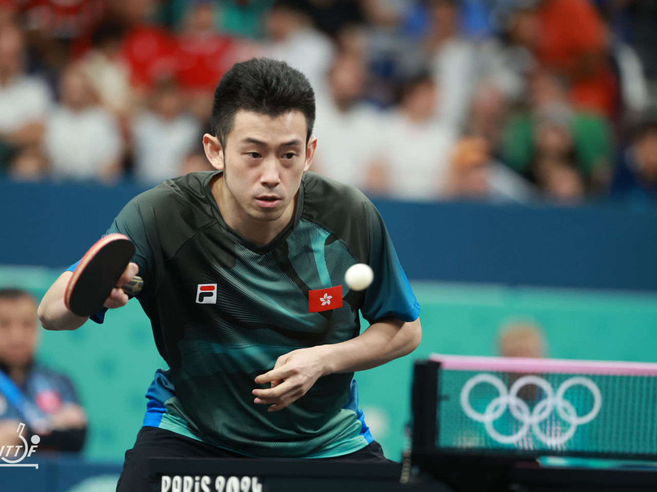 黃鎮廷擊敗日本球手張本智和，在男單取得小組兩連勝。(中國香港乒乓總會)