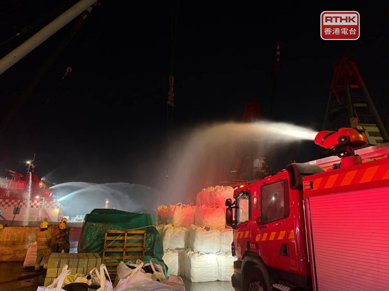 消防處期間出動一條喉及一隊煙帽隊灌救。（消防處社交網站圖片）