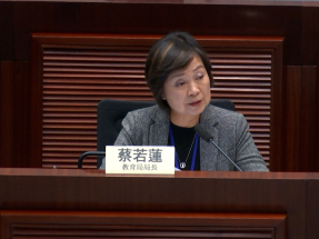 議員關注教師執業證書進修時數要求　蔡若蓮相信達標沒有難度