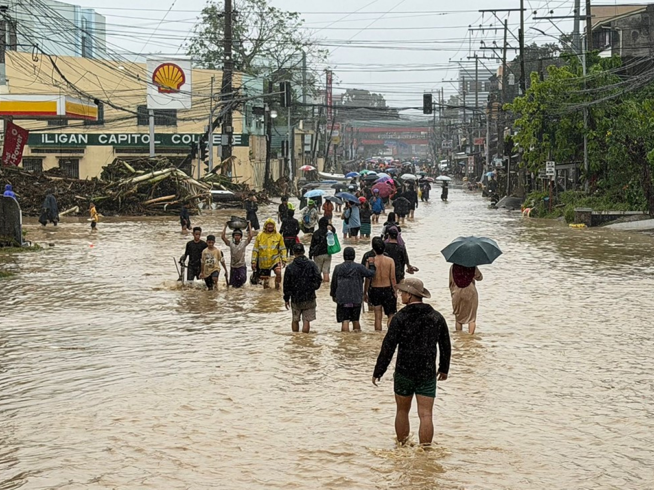 菲律賓南部城市伊利甘受熱帶氣旋西望洋影響，出現水浸。（法新社）
