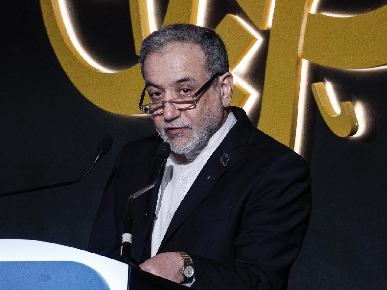 阿拉格齊重申，伊朗不會放棄鈾濃縮，也不會就導彈事宜進行談判。（法新社）