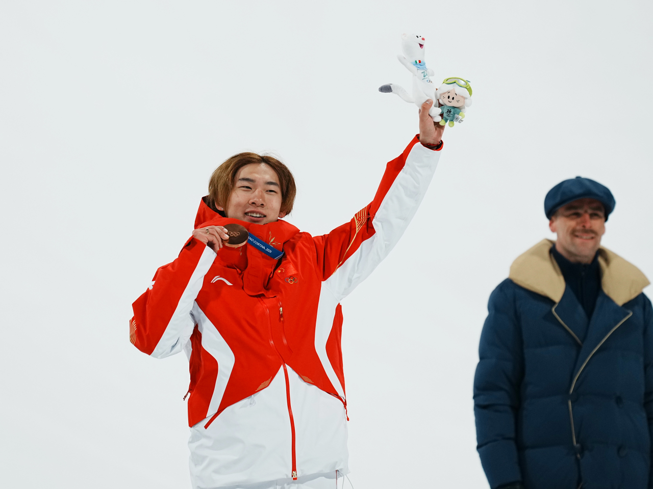 蘇翊鳴在冬奧會單板滑雪男子大跳台決賽中，獲得銅牌。（新華社）