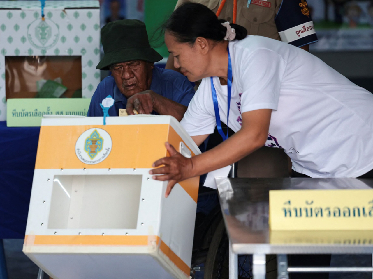 約5千萬名選民可於全泰國9萬9千個票站投票，選出500名下議院議員。（路透社）