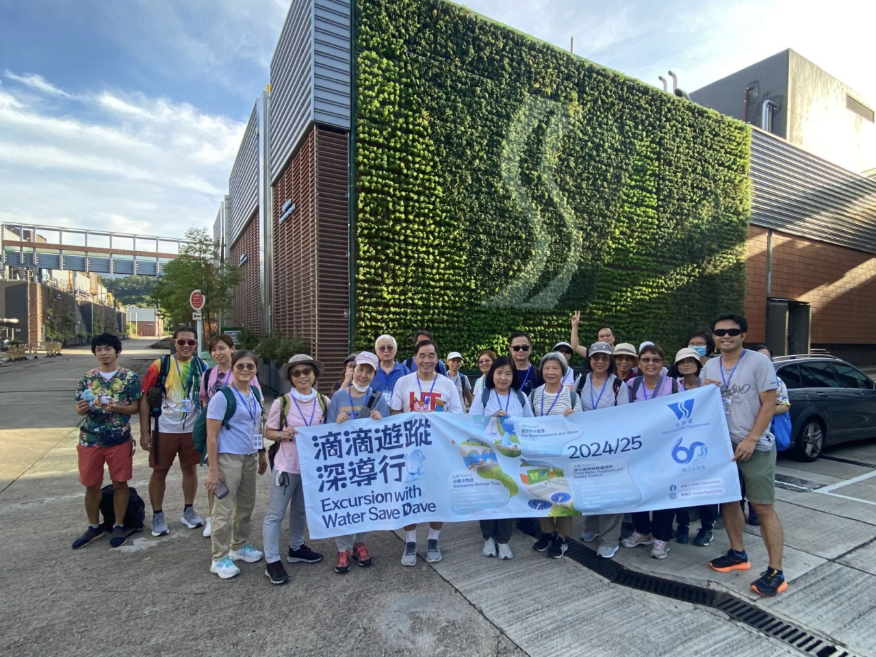 水務署舉辦水務設施導賞團，既讓公眾了解部門日常運作，也將「飲水思源」的愛國信息融入當中。（局長隨筆）