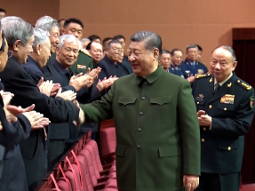 習近平觀看中央軍委迎新春文藝演出　向老同志祝賀新春