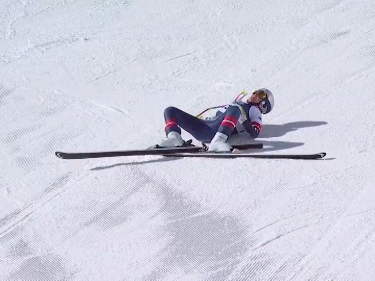 41歲的沃恩開賽不夠20秒，在落地時跌倒，懷疑撞傷頭部。(路透社)