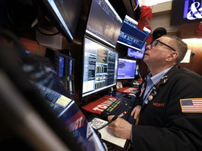 本周美股市場關注美國最新就業和通脹數據、多名聯儲局官員發表講話，以及企業業績。（法新社資料圖片）