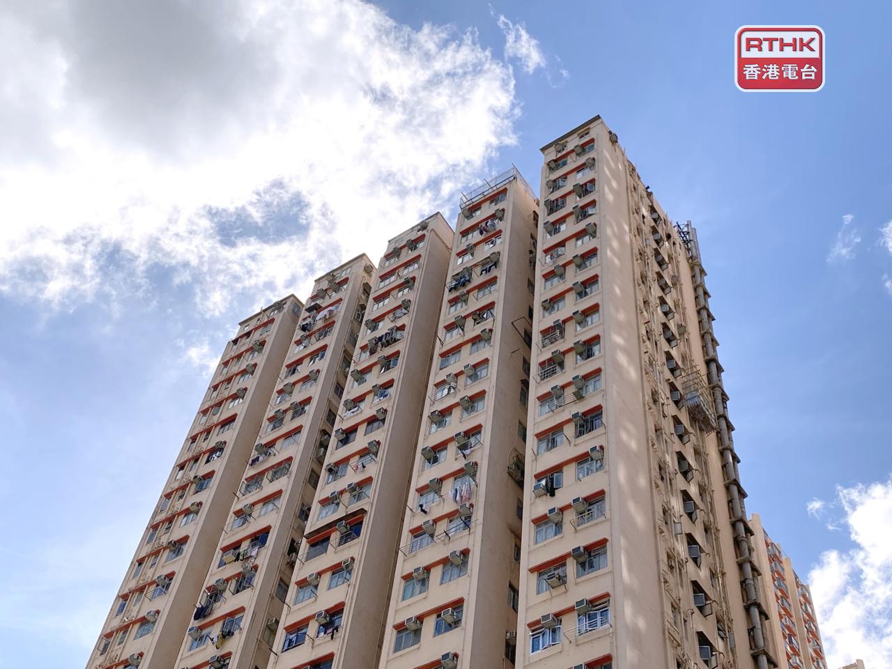 地產代理表示，臨近農曆新年，上周末十大二手屋苑成交量按星期急跌近6成。（港台圖片）