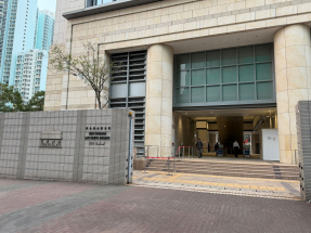 黎智英勾結外國勢力案及各被告今早判刑　法庭外加強保安