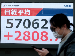 日經平均指數一度突破57000點，創新高。（法新社）