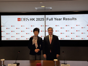 陳立珊（左）稱現階段不會考慮降低香港商業房地產貸款比例。（趙嘉駿攝）