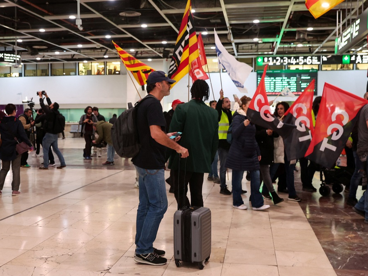 Passengers were affected by delays on Monday morning as train drivers protested, before a deal was struck over safety and maintenance standards. Photo: Reuters