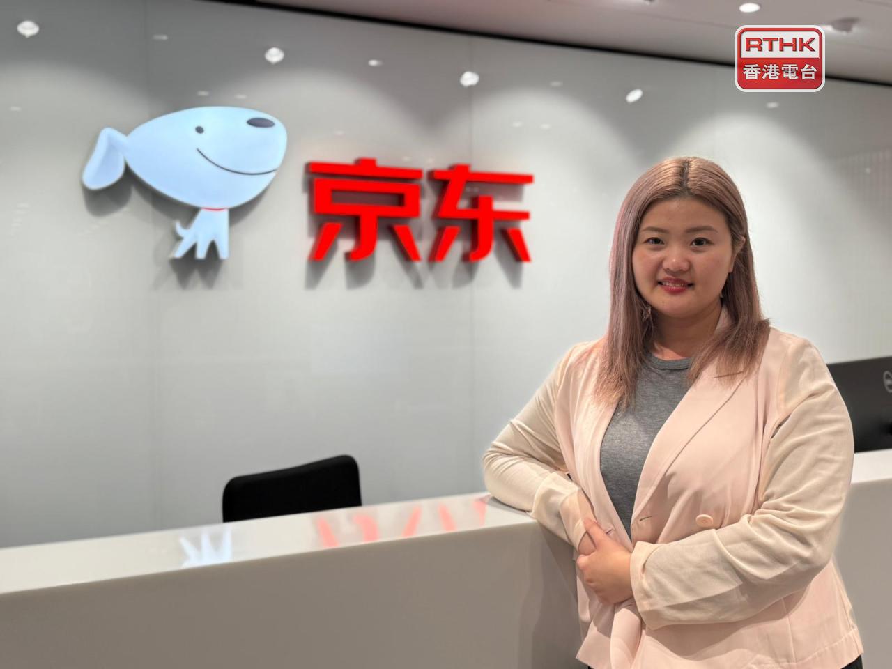 京東去年8月中宣布完成收購佳宝，至今約半年。採購部負責人林凱欣說，業務整合順利，較明顯成效是供應鏈整合。（李意琴攝）