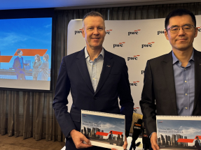 羅兵咸永道稅務合夥人梅樑（右）稱，投資端聚焦高科技、醫療健康等戰略賽道。（公司圖片）