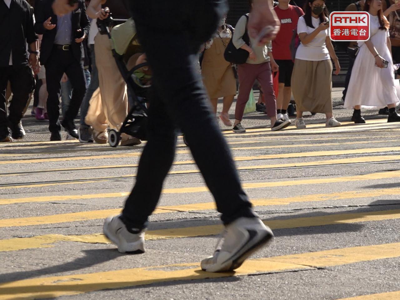 行政長官會同行政會議接納法定最低工資增至每小時43.1元。（港台圖片）