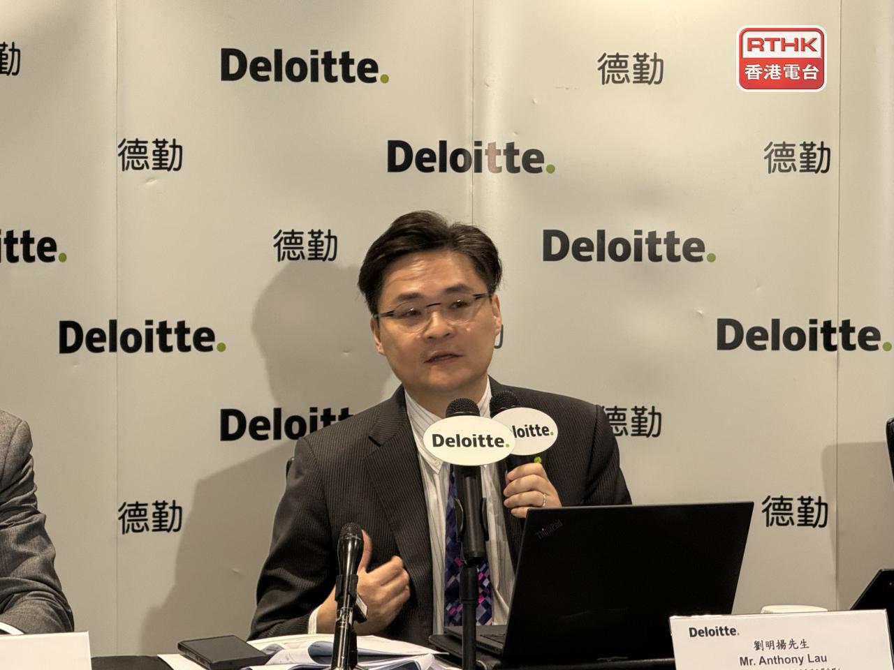 劉明揚稱在香港成立家辦毋須政府審批，明顯更具優勢。（趙嘉駿攝）