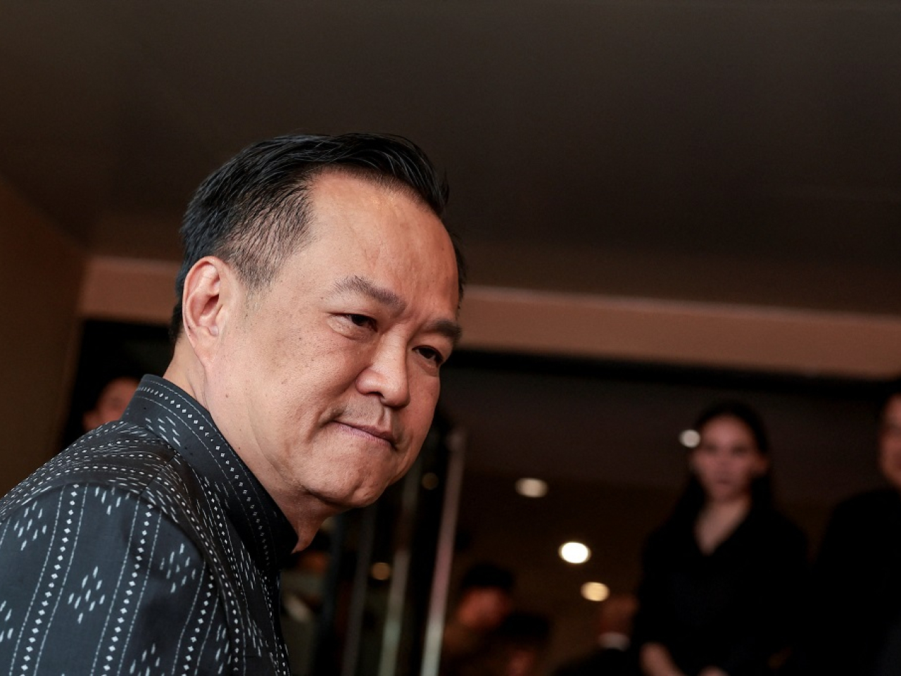 看守總理阿努廷大選後出席泰國內閣會議。（路透社）