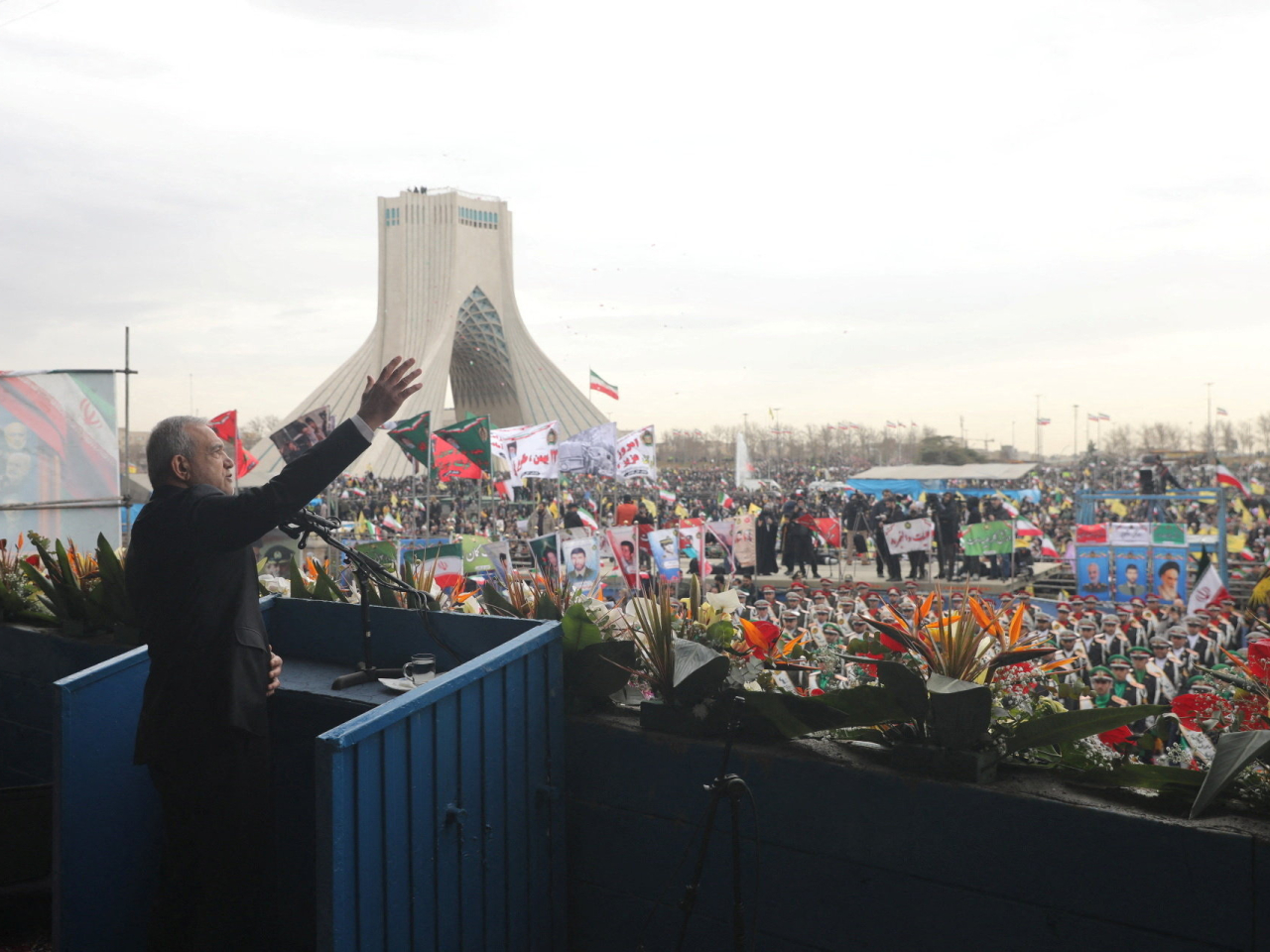 佩澤希齊揚出席在首都德黑蘭舉行的伊朗伊斯蘭革命勝利47周年慶典活動。（路透社）